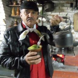 Sou Um ( bagual¨) que cultua a tradição de nosso estado,e viciado em um bom chimarrâo e doido por um fandango de galpâo.