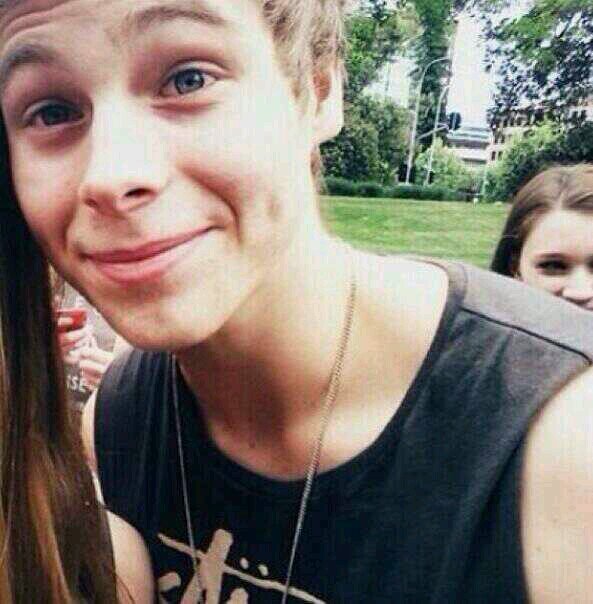 Hey there beautiful :) Never give up on your Luke follow bc he'll follow you one day, if I can find you so can he. Don't give up he loves you xx @narryxluke