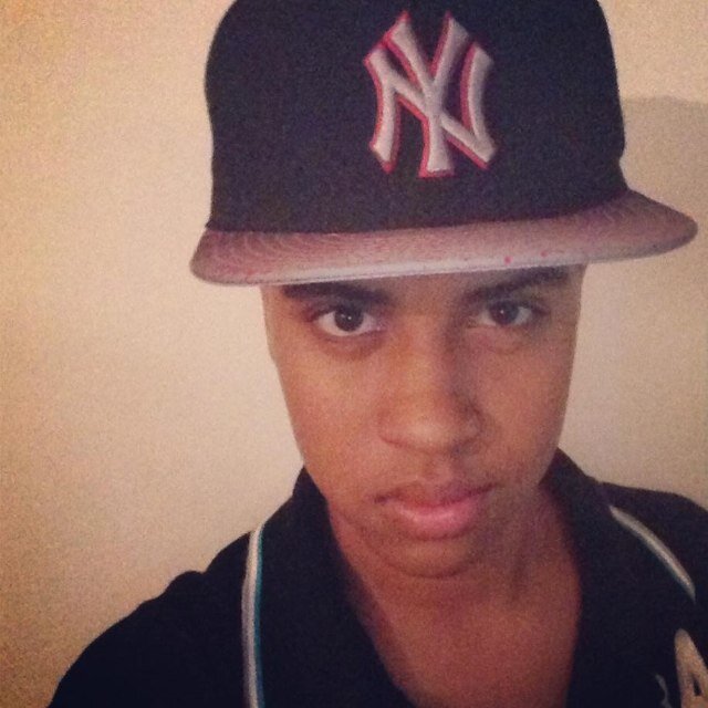 -- Faço parte do @ClubeFollowBack | Me sigam, sigo de volta!