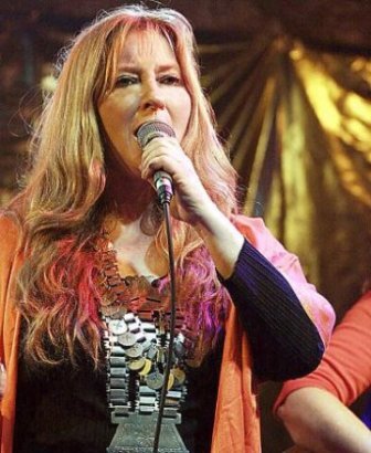 Ex cantante de Sol y Medianoche, Los Monstruos y En Busca del Tiempo Perdido, trabajando para cumplir mas sueños musicales..