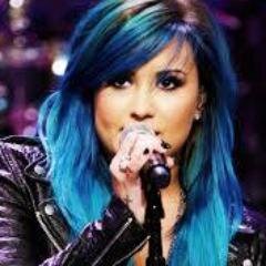 ††††Sou uma Lovatic lerda, uma adolescente preguiçosa, uma amiga maluca e tenho amigos retardados!! Sou Lovatic com muito orgulho †††††