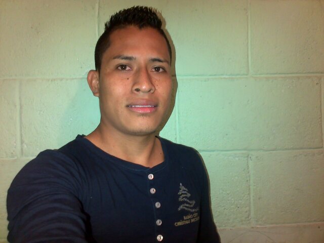 Soy un chavo buena onda,amoroso ,divertido, me gusta bailar,Jugar futbol,equipo faborito Real madrid