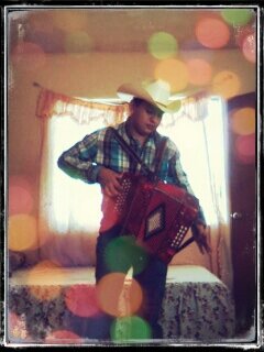 Mi nombre Alan Rodriguez,Soy Acordeonista,y mi mayor sueño es conocer ah todos mis idolos,Tanto en canto como acordeon*-*
