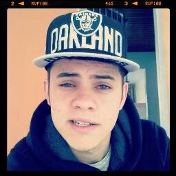 Eu tenho orgulho da minha cor, do meu cabelo, e do meu nariz sou assim sou feliz, índio, caboclo, cafuso criolo, sou BRASILEIRO ♫♪
