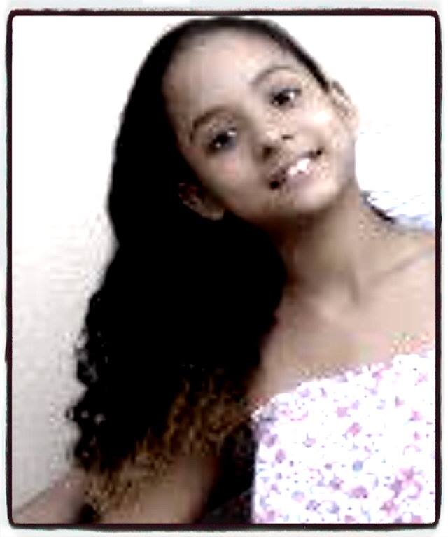 Amo chiquititas e amo ir a praia e passear  com e me diverti com meus amigos amo chocolate e odeio gente falsa ..