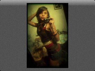 Fingir que todo esta perfecto mientras duele :s MCAH♥/ Sigueme y te sigo *.*