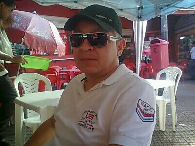 UM CARA LEGAL, GOSTO DE FAZER AMIZADES ,TREZEANO, REPRESENTANTE DE VENDAS NA AREA DE BRINDES E GRAFICA,ADORO ROCK E FILMES DE TERROR