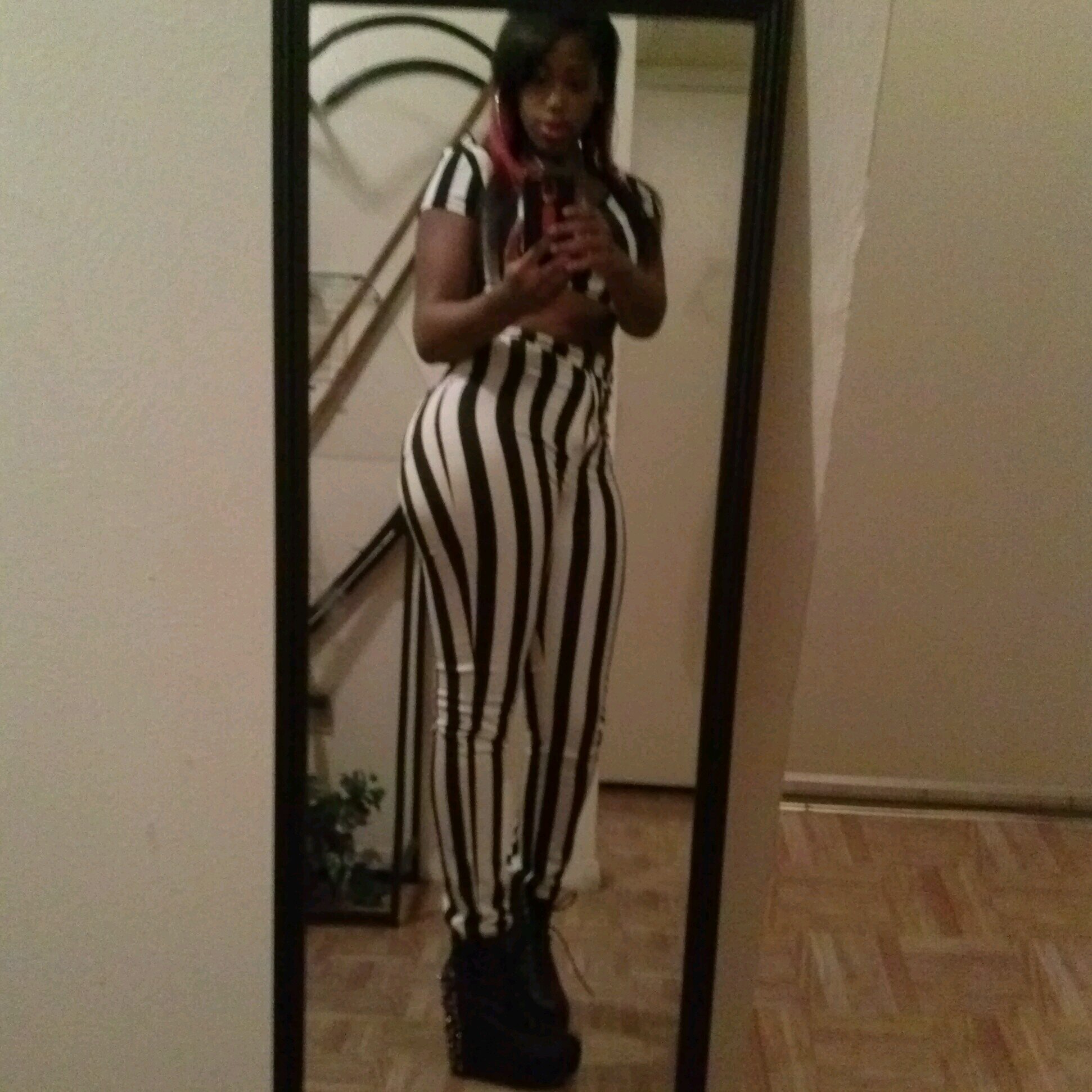 hmm , all i qotahh sayy is thee namee explainss it all 
Followw mee (: