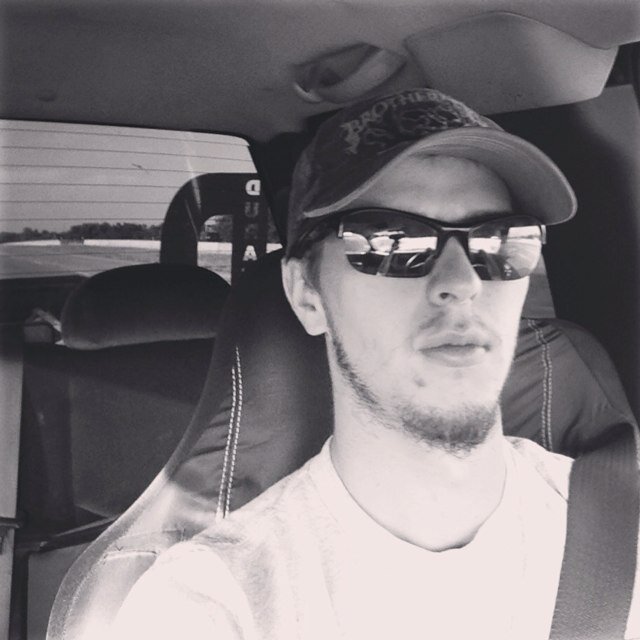 Im 24, i love horses diesels racing my truck.A country guy.Construction supervisor.Blondes are hotter Waxahachie,tx