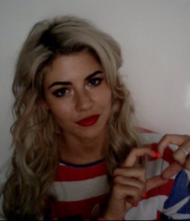 please follow @hallowedniall xx