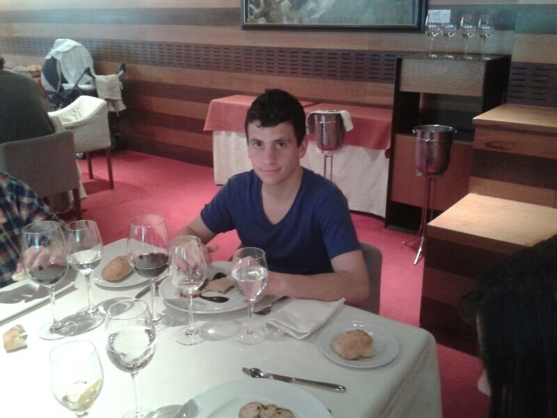 Medio_Polluco's profile picture. Español, aficionado a correr y ver fútbol con los colegas