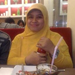 Freelance Writer / Mahasiswi Pascasarjana UIN Malang / 
Hanya seseorang yang ingin bisa lebih baik bagi agama, keluarga dan lingkungan sosial.