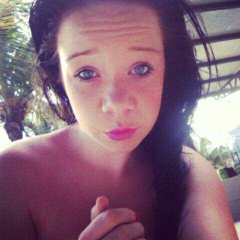 I Love Youu♥.. 
 ♥/RIP Grandad Miss Youu:( 29/3/08†♥♥ 
 #1OO%FollowBack...♥
 Essex