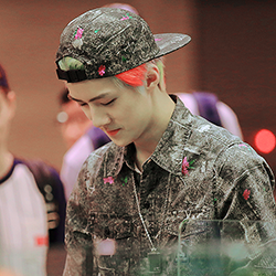 อาจจะไม่ได้ตอบเมนชั่นนะเพราะแอคนี้มีเเต่รี