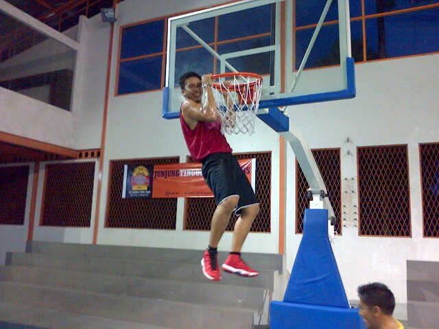 aku ya aku,,
menjadi diri sendiri lebih baik..thats me..-)