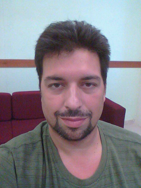 Licenciado en Comunicación, amante de la producción de medios y la buena comida