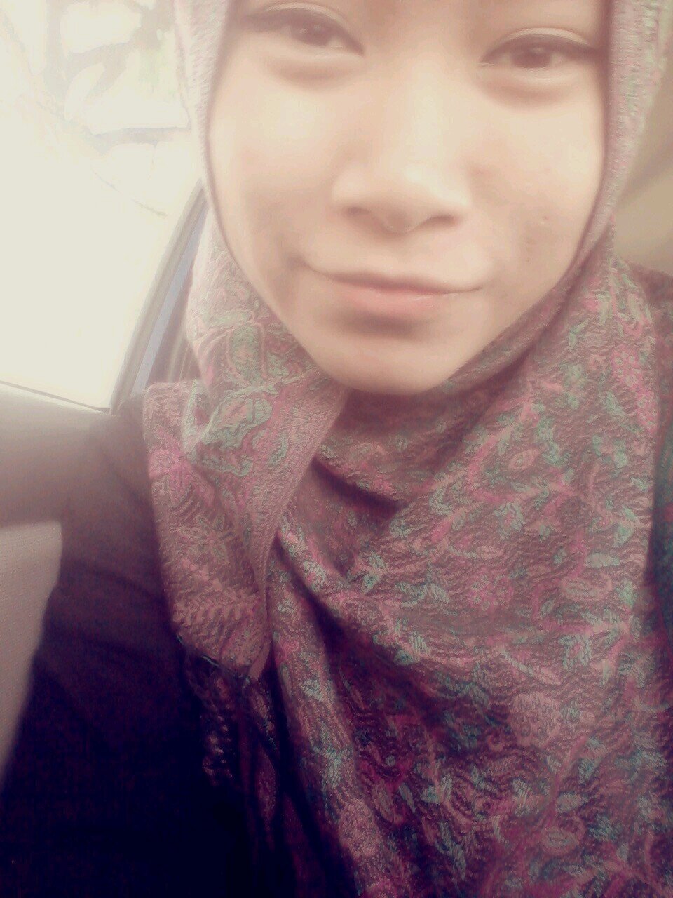 im simplee guys .
from malacca 
insta : tehabies 
wechat ID : tielulla