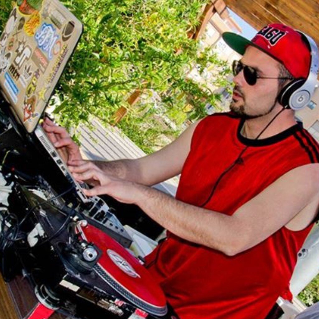 DJ en Malparlat  // 
Creador de contenido afiliado en twitch.