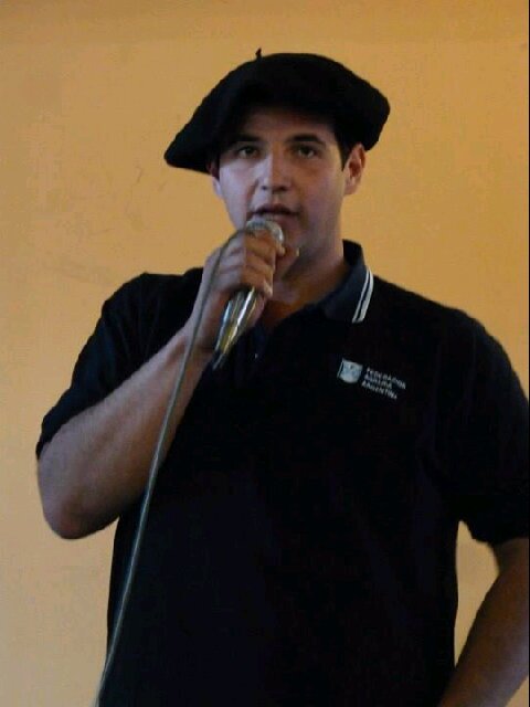 Soy un pequeño chacarero ,militante radical Alfonsinista ,desde los 15 años militante de Federación Agraria Argentina. Presidente de la filial gral. pico