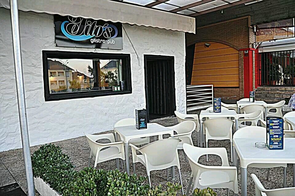 Os esperamos a todos en Tito's gastro pub y ven a probar nuestras tostas, raciones, entrantes, batidos naturales, mojitos y nuestra gran variedad de coctelería