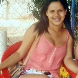 No meio de todas as coisas que esperamos alcancar, e um dia nos tornarmos, só nao me restam duvidas de que , eu quero é ser FELIZ .Geminiana ;)