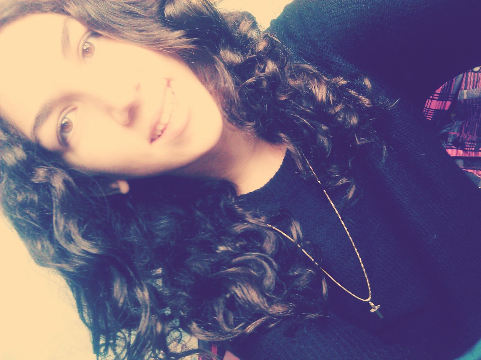 The name's Jovana. Play volleyball. Artist. Make that button blue peeps ;)