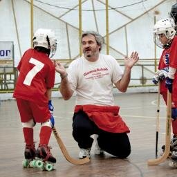 Faccio del mio meglio per insegnare e far amare l'hockey ai ragazzi...