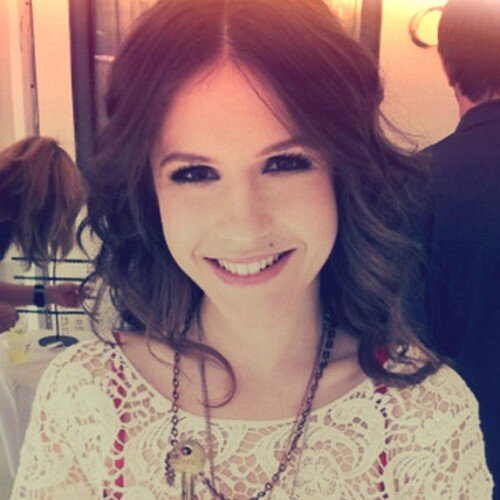 22; Actress; Logan se n'è andato e non ritorna più ♡