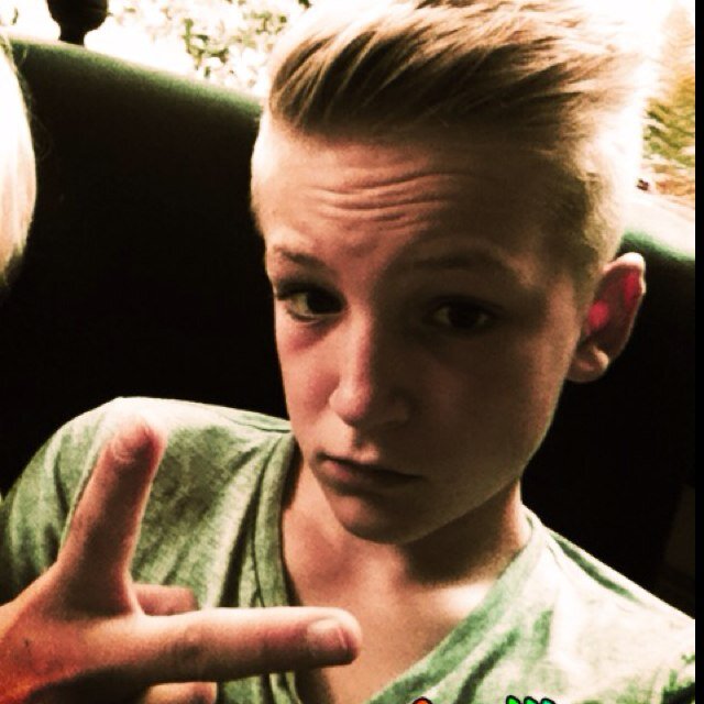 Schoter is swag jwz!!! Sportklas is baas jwz!!! Yolo is het helemaal jwz!! En hou van mn broertjes nout en milan: swag boys!!!