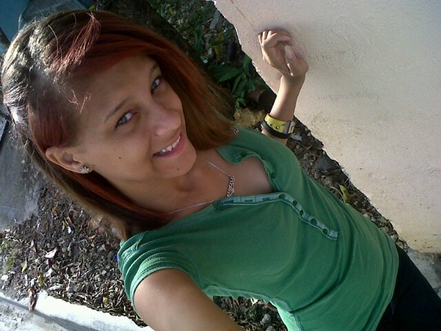 Tengo 16 años mi cumpleaños 14 de febrero me gusta, comer , cantar dormir , jugar domino' my hobby favorito es ver, tv