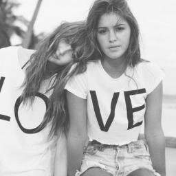 Hi, well I love 1D 3. , I love to live life smiling and being happy, follow me! : D