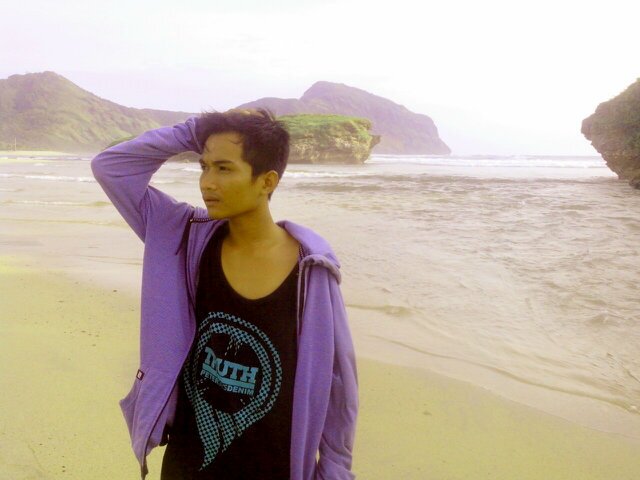 oyotzferry's profile picture. Senyuman itu berharga :)