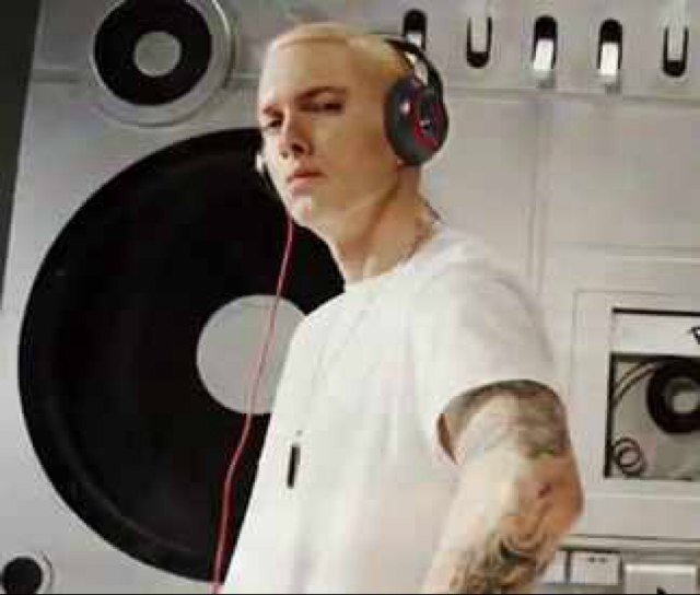 LP2Lyrics's profile picture. 