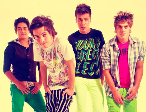 Amo a Restart acompanho eles desde 2008,meu outro FC denunciaram o porque eu não sei,mais fiz esse e com fé em Deus ñ irao fazer nada,amo eles dms  15/10/2012