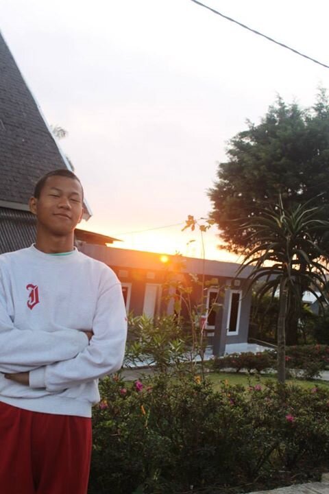 fokus sekolah sama paskibra aja deh ...
pacaran mah nomer kesekian ...
pendidikan nomer 1 ...
:D