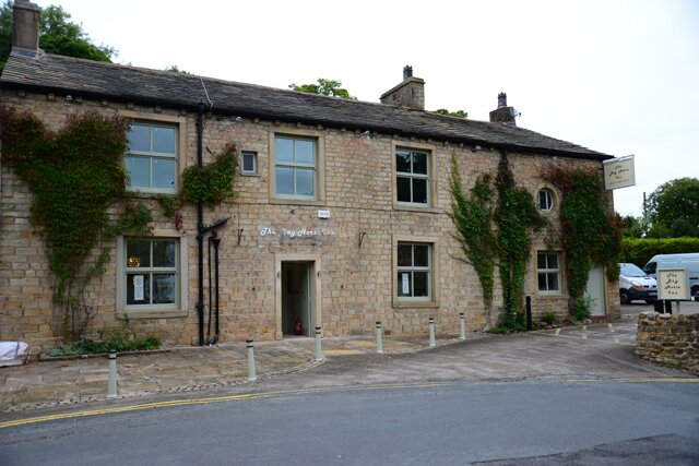 A fine Country Inn, in the heart of the Ribble valley and Pendle area with good food, an extensive wine list, and a brilliant selection of real ales.