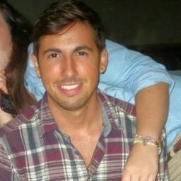 Estudiante de RRLL y RRHH, adoro las bandas sonoras de las películas,supersticioso y antojado de viajar