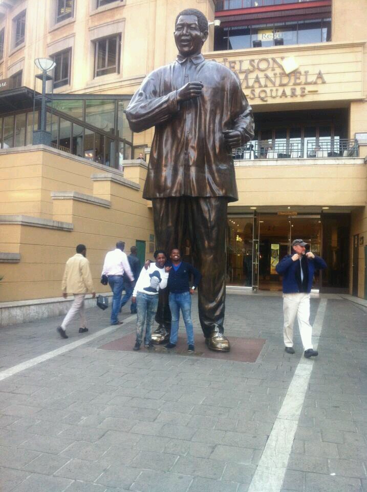 4eva loyal 2 fashion n soulful house muzic....8tia daso!!!