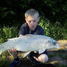 DigmeMoore's profile picture. Follow me and ill follow you back simple.