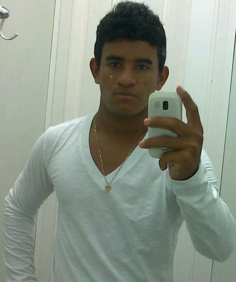 # Ousado, Humilde e Alegre Filho de Deus !!! FUTEBOL .
legal, Brincalhão,Carente e Apaixonado (L) Agora chega de ler minha BIO Me Segue que eu vou te #Seduzir