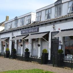 Gezellig familie-hotel in centrum Renesse | 
Gratis Wifi | Eigen parkeerterrein | 15 Kamers/Studio's 
tel: 0111-461630
info@hotelrenesse.nl