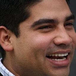 Apasionado por el emprendimiento, el estudio del cerebro, el comportamiento humano, la estrategia y la innovación.  Coach de NeuroVentas, Lego Serious Play.