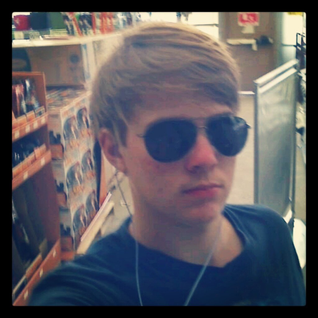 Cimfam_97's profile picture. Engaged XP to the most amazing girl alive, I love her more than anything.16 #cimfam @DaniCim , @AlexCimorelli ,@LaurenCimorelli, @KathCim, @DaveDays Follows..