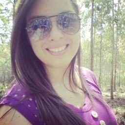 Professora, Uma quase Pedagoga, cantora de final de semana, Contralto do @chamacoral , adventista, amiga, filha, irmã... etc