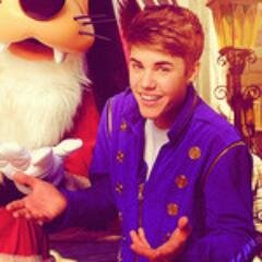 Não Fiz a Bio , O culpada de mais seduzindo o Justin u.u , Depois Digo se deu Certo :) ( Tb sou Directioner u.u )
