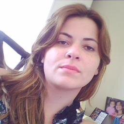 Mãe de dois, cirurgiã-dentista do SUS (PB/RN).