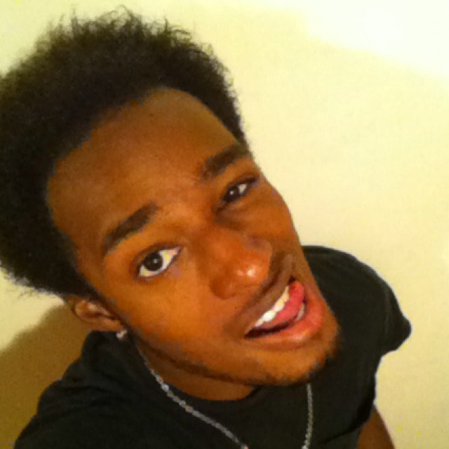 20, love music, skater,artist  #teamjamaica #teampisces Kik:davdav312