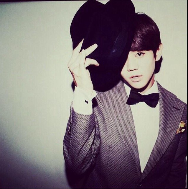 ปุอิ๊ง~ ปุอิ๊ง . ผมโยซอบค้าบบบบ! เอ๊ะ! หรือจะจำผมไม่ได้? ผมเสริมส้นประจำวง B2ST ไงคับ จำกันได้แล้วใช่ป่าววว ~ ฟอลมาคุยกับผมนะคับ 3