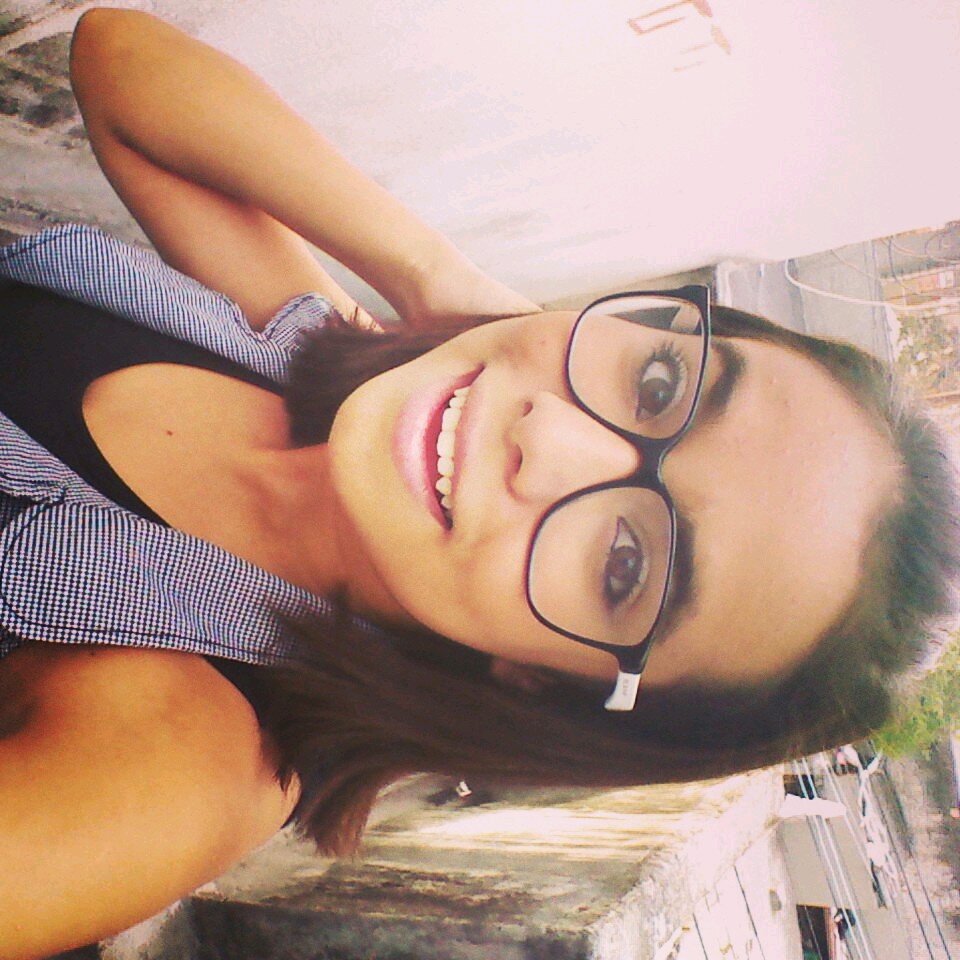 Carioca, Pisciana, Vascaína, 15 anos, Apaixonada.
