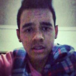 Alguém que pudesse te fazer feliz
E esse alguém sou eu
Precisa saber (8)